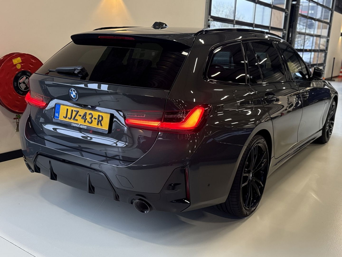 BMW 3 Serie Touring 330e 292PK / M-Sport / Individual / Laser / Harman Kardon / 2022
