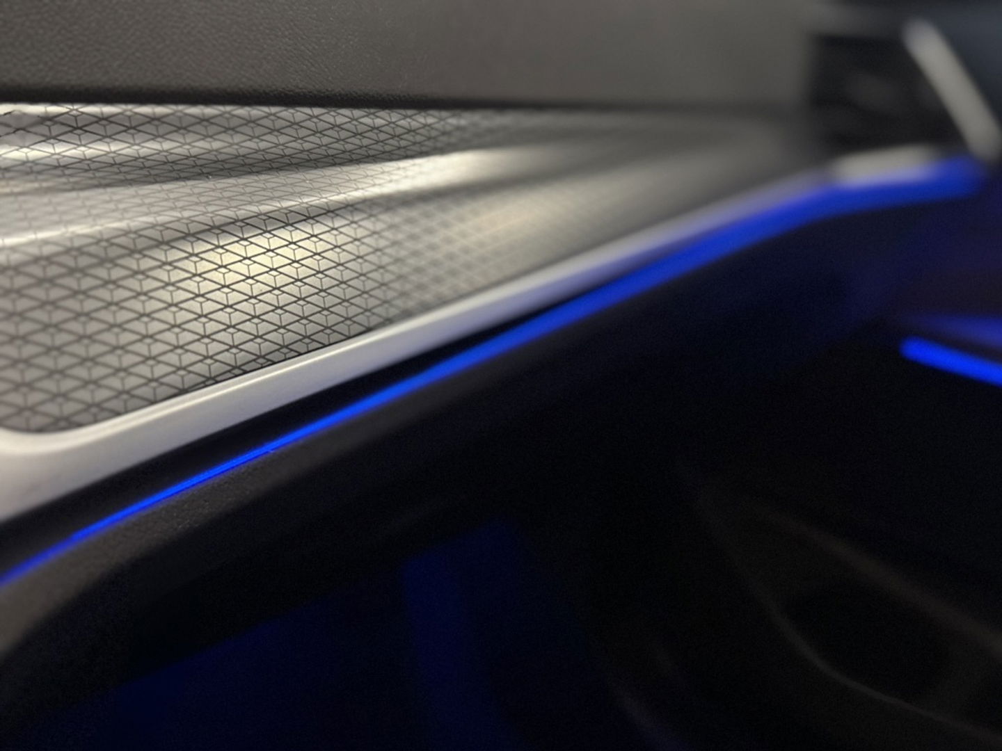 BMW 3 Serie Touring 330e 292PK / M-Sport / Individual / Laser / Harman Kardon / 2022