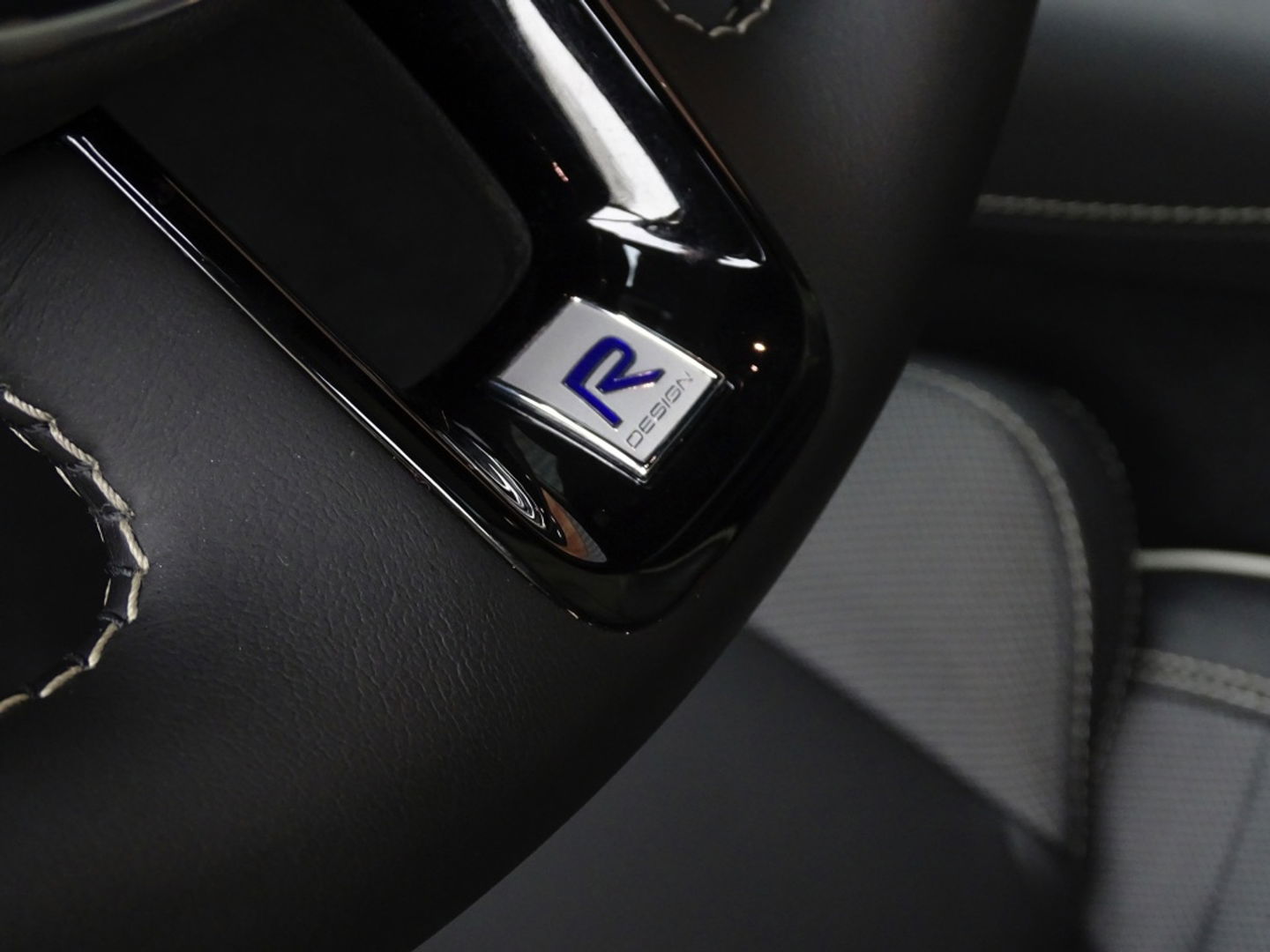 Volvo S60 T8 392PK AWD / R-design / ACC / Harman Kardon / LED