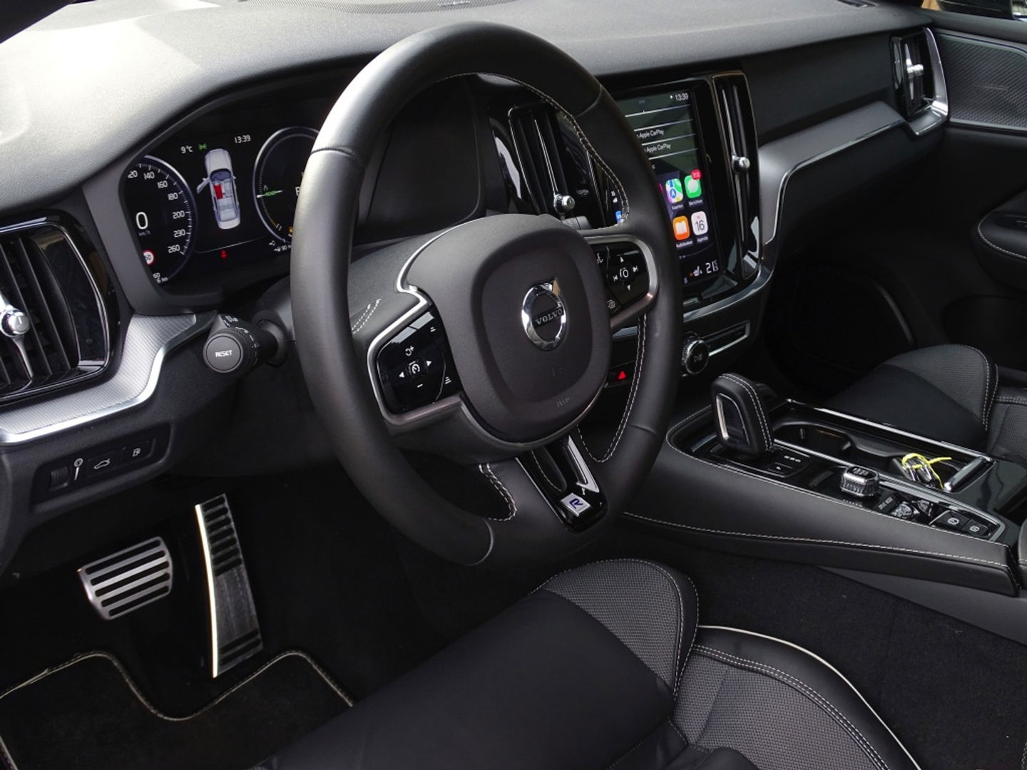 Volvo S60 T8 392PK AWD / R-design / ACC / Harman Kardon / LED