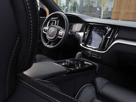 Volvo S60 T8 392PK AWD / R-design / ACC / Harman Kardon / LED