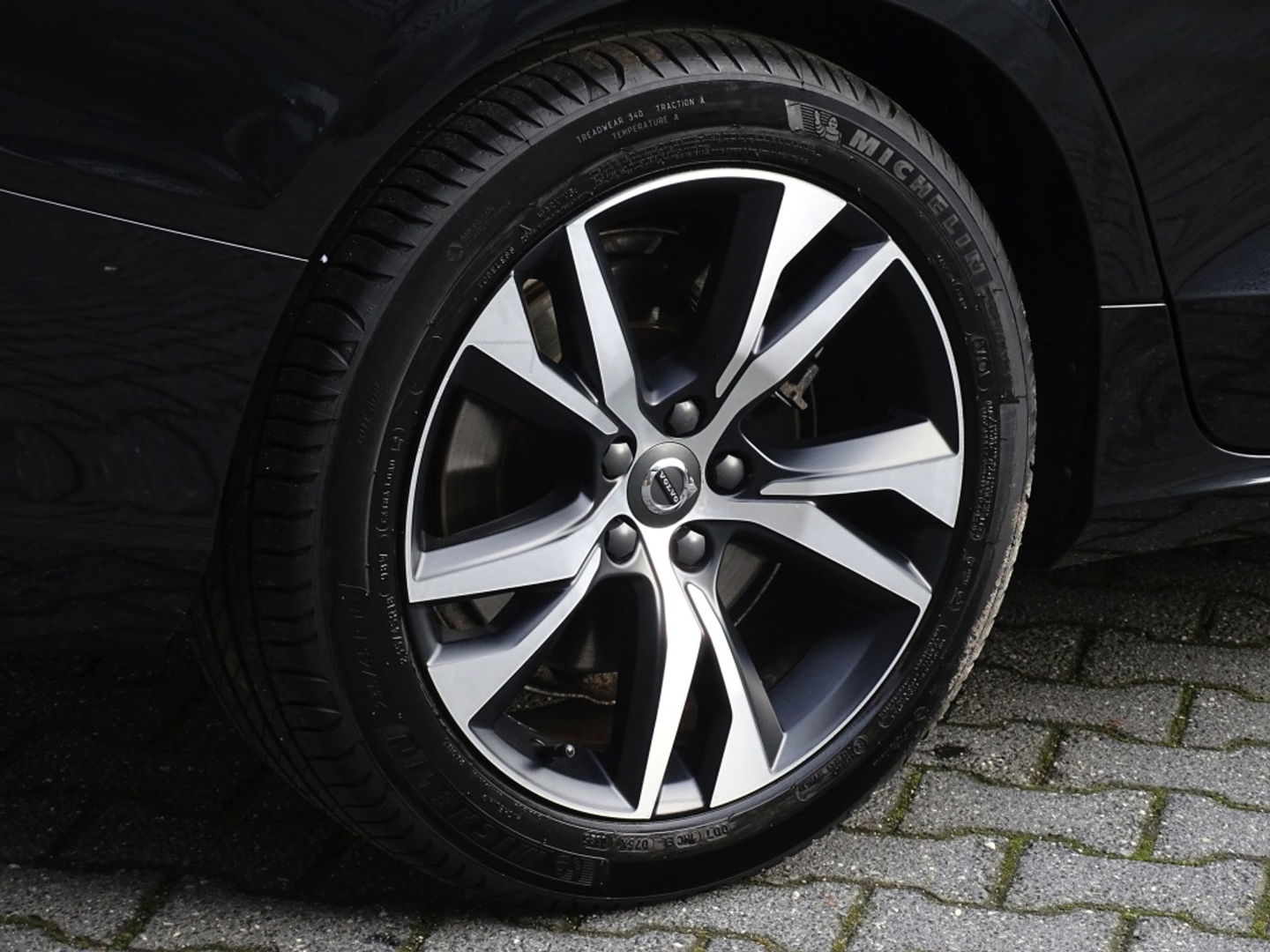 Volvo S60 T8 392PK AWD / R-design / ACC / Harman Kardon / LED