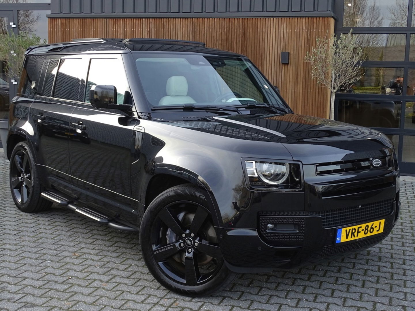Land Rover Defender 3.0 D250 110 MHEV X-Dynamic SE Heritage Custom / grijs kenteken