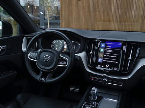 Volvo XC60 T8 408PK AWD / R-Design / LED