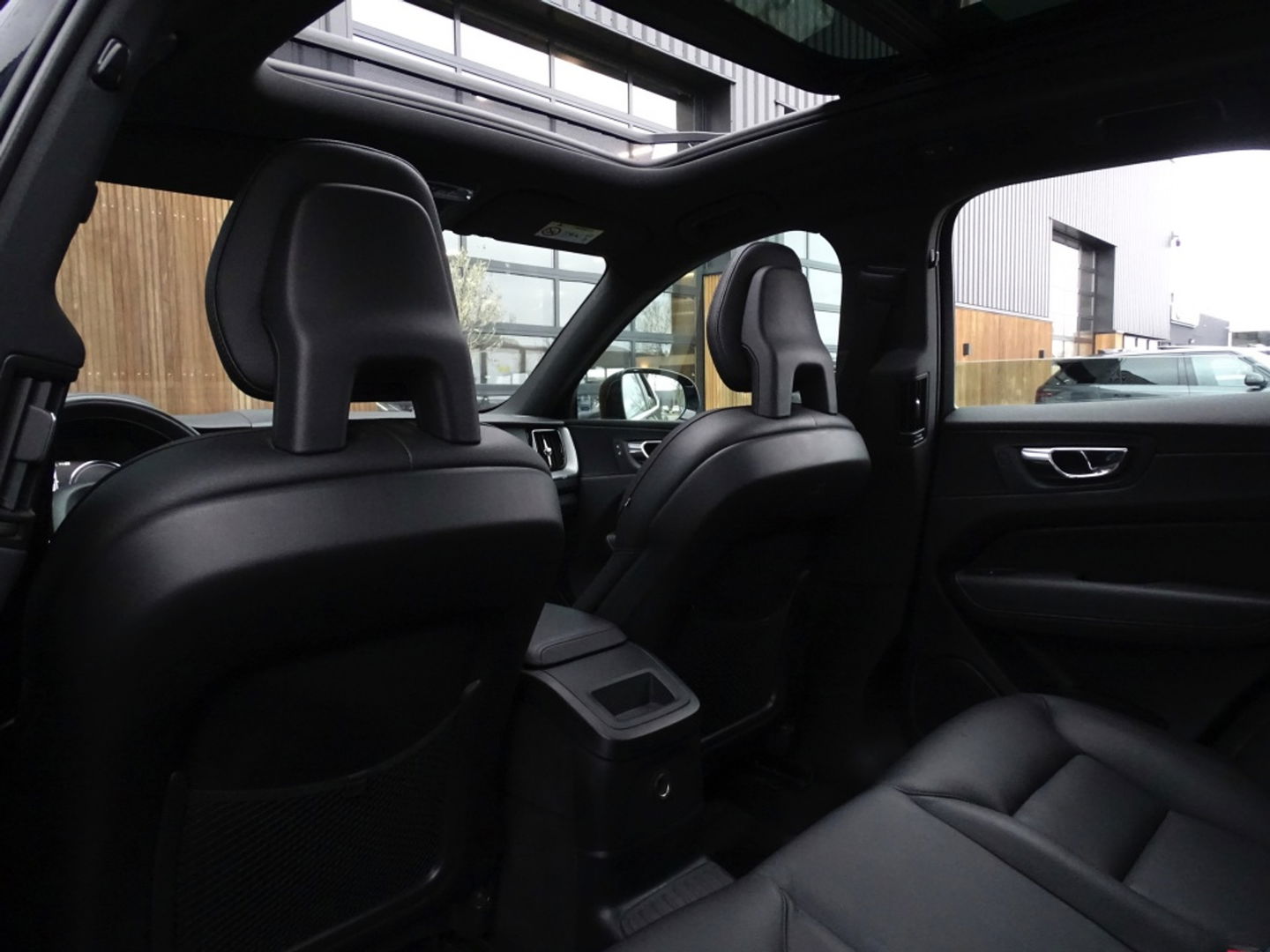 Volvo XC60 T8 408PK AWD / R-Design / LED