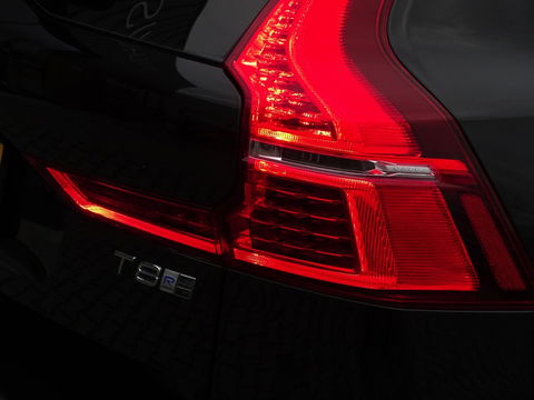 Volvo XC60 T8 408PK AWD / R-Design / LED