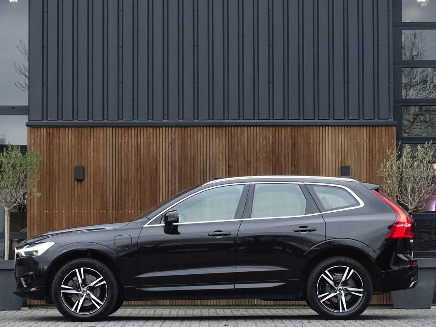 Volvo XC60 T8 408PK AWD / R-Design / LED