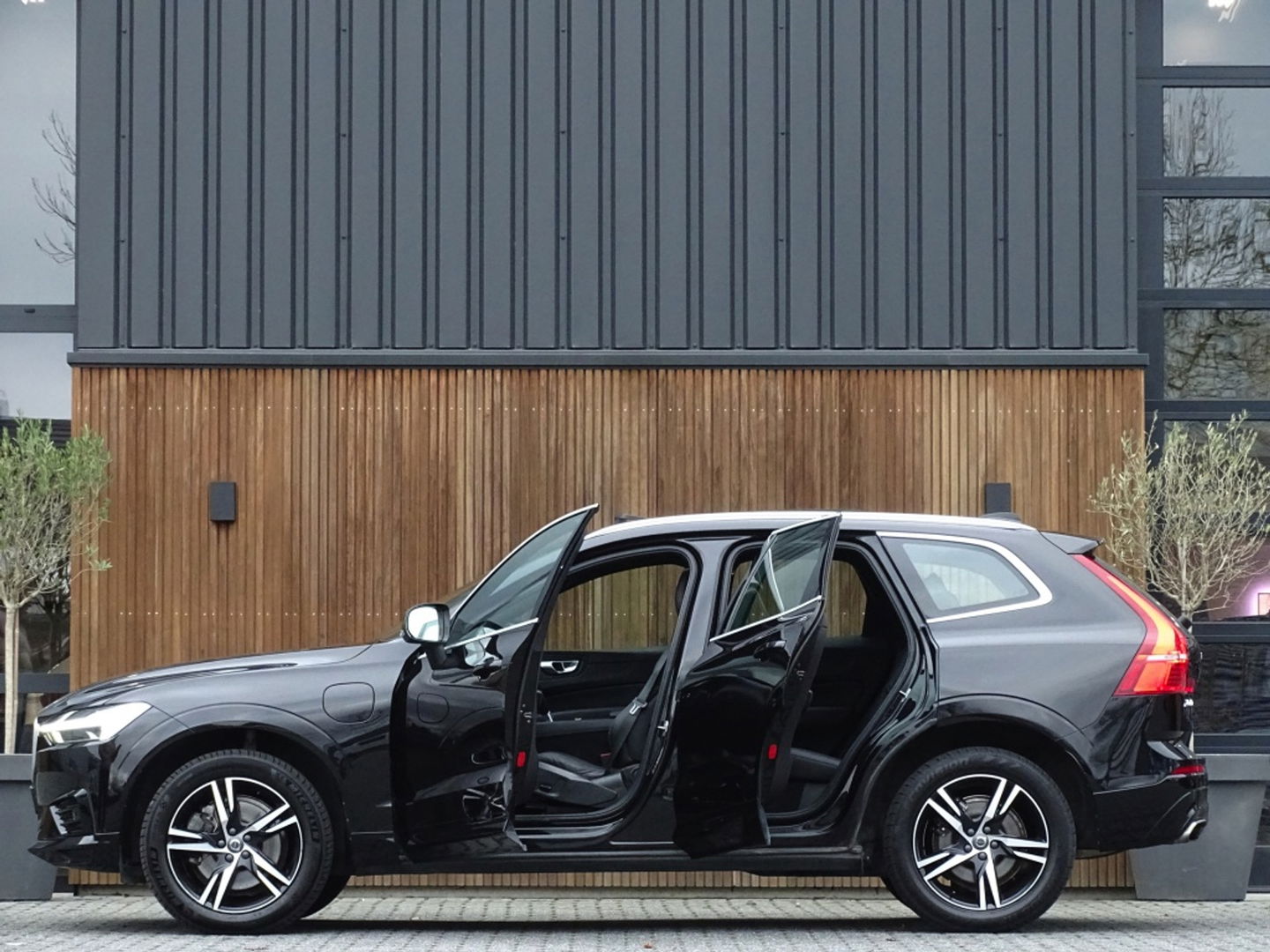 Volvo XC60 T8 408PK AWD / R-Design / LED