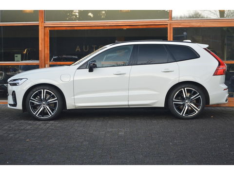 Volvo XC60 T6 Hybride AWD Plus Dark | Luchtvering | Panoramadak | Stoel + Stuurverwarming | Camera | Pilot-Assist |