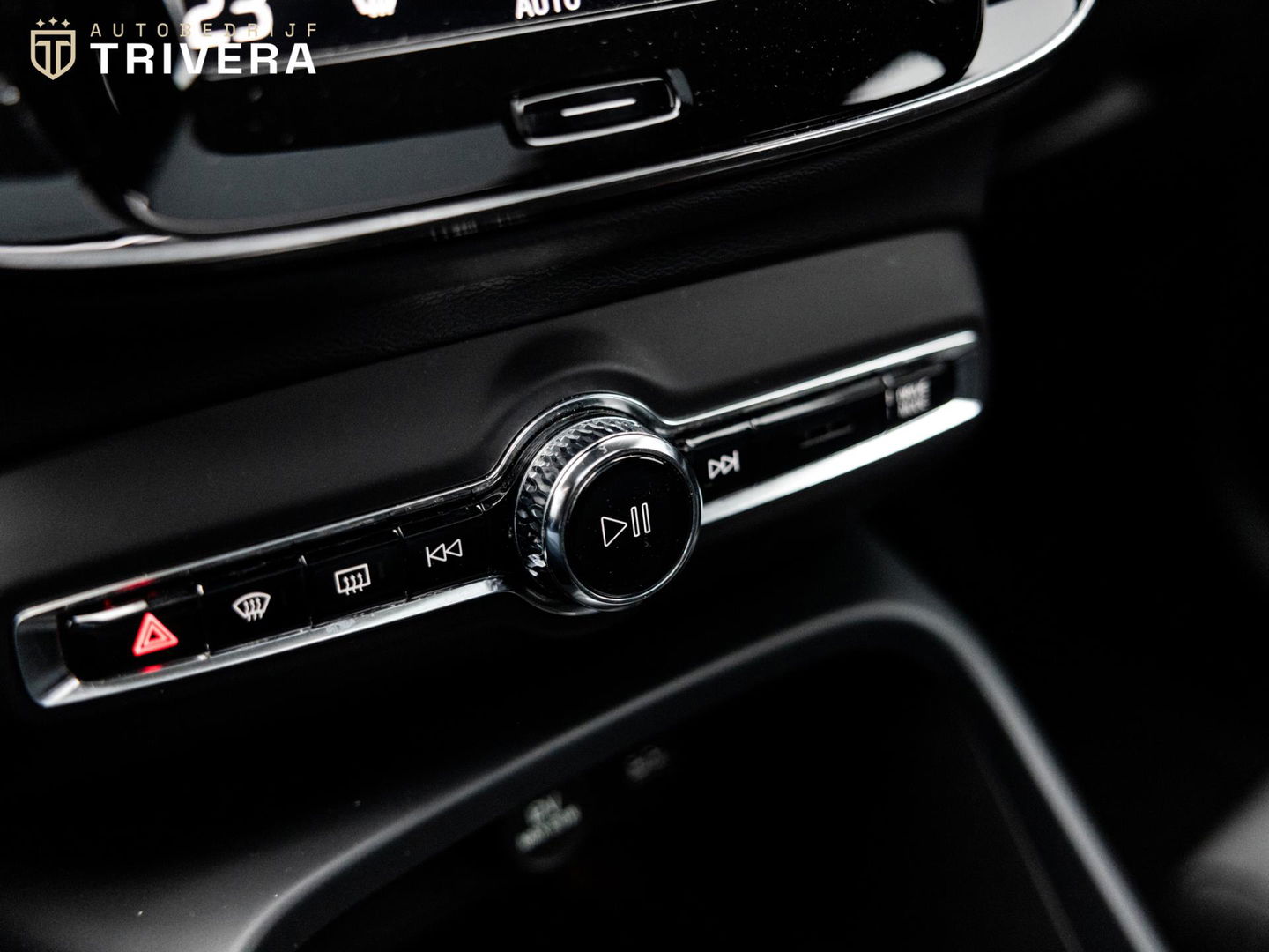 Volvo XC40 1.5 T5 l Recharge Inscription l Pano l Hybrid l Trekhaak