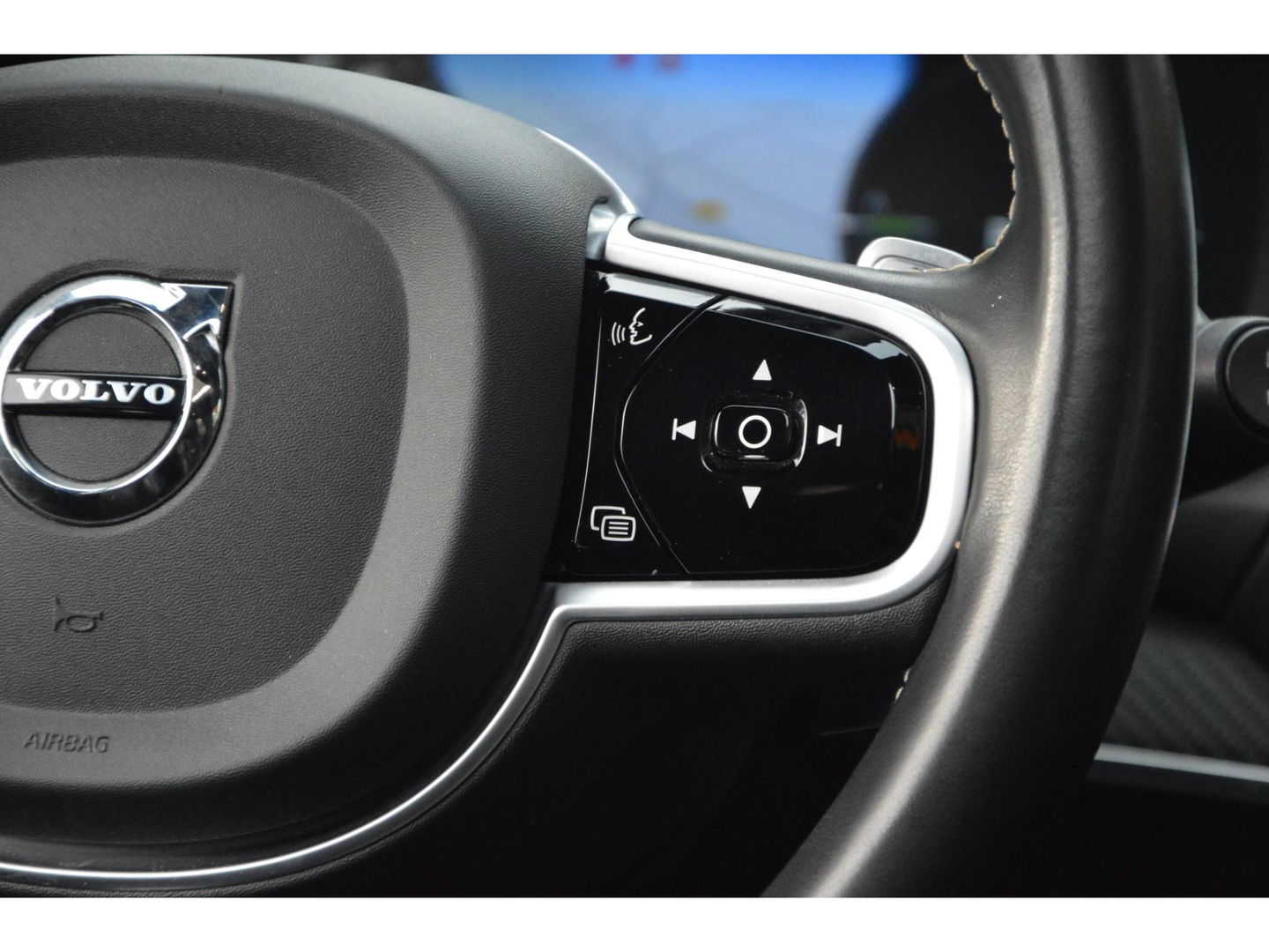 Volvo XC90 T8 Hybride R-Design | Carbon interieur | Massage stoelen | Panoramadak | 360 Camera | Head-Up Display |