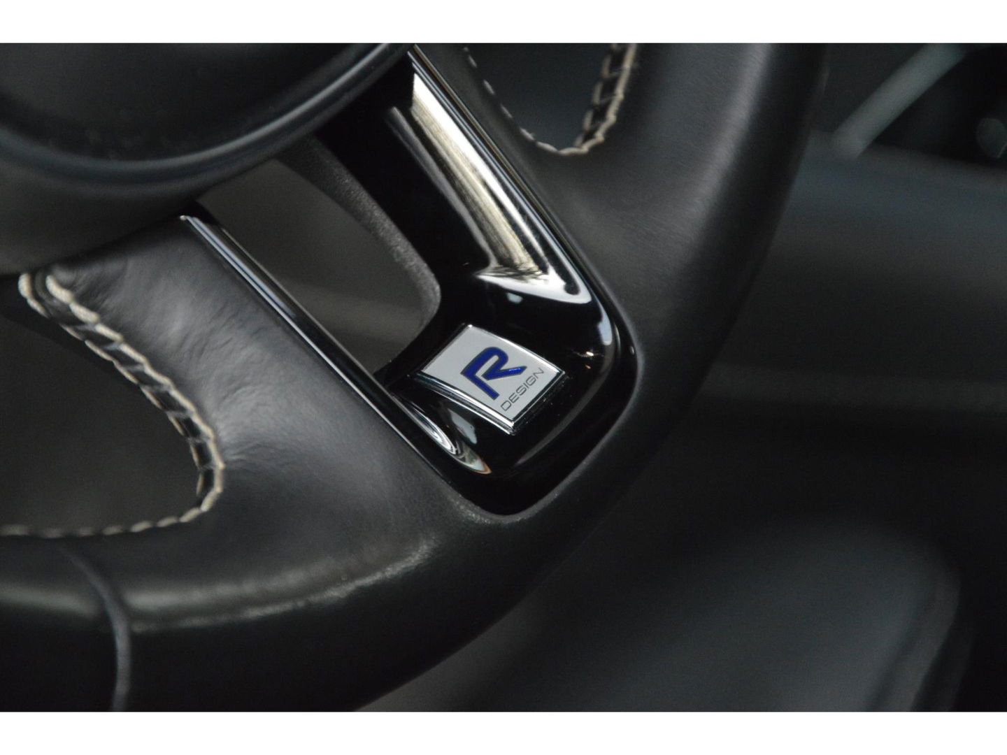 Volvo XC90 T8 Hybride R-Design | Carbon interieur | Massage stoelen | Panoramadak | 360 Camera | Head-Up Display |