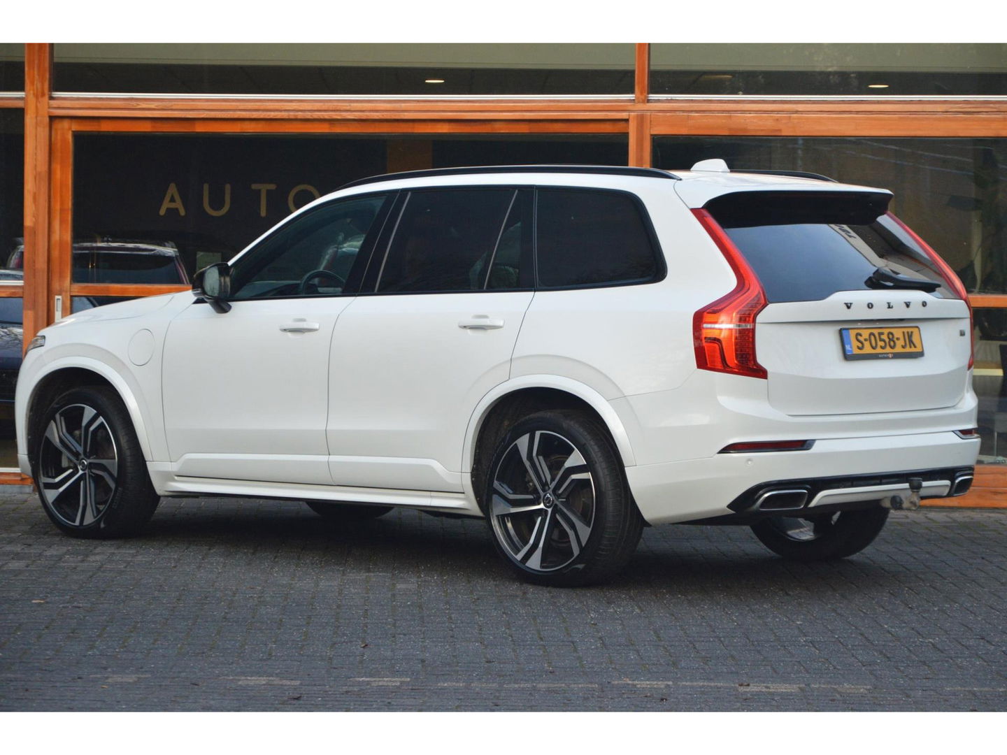 Volvo XC90 T8 Hybride R-Design | Carbon interieur | Massage stoelen | Panoramadak | 360 Camera | Head-Up Display |