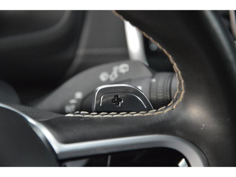 Volvo XC90 T8 Hybride R-Design | Carbon interieur | Massage stoelen | Panoramadak | 360 Camera | Head-Up Display |