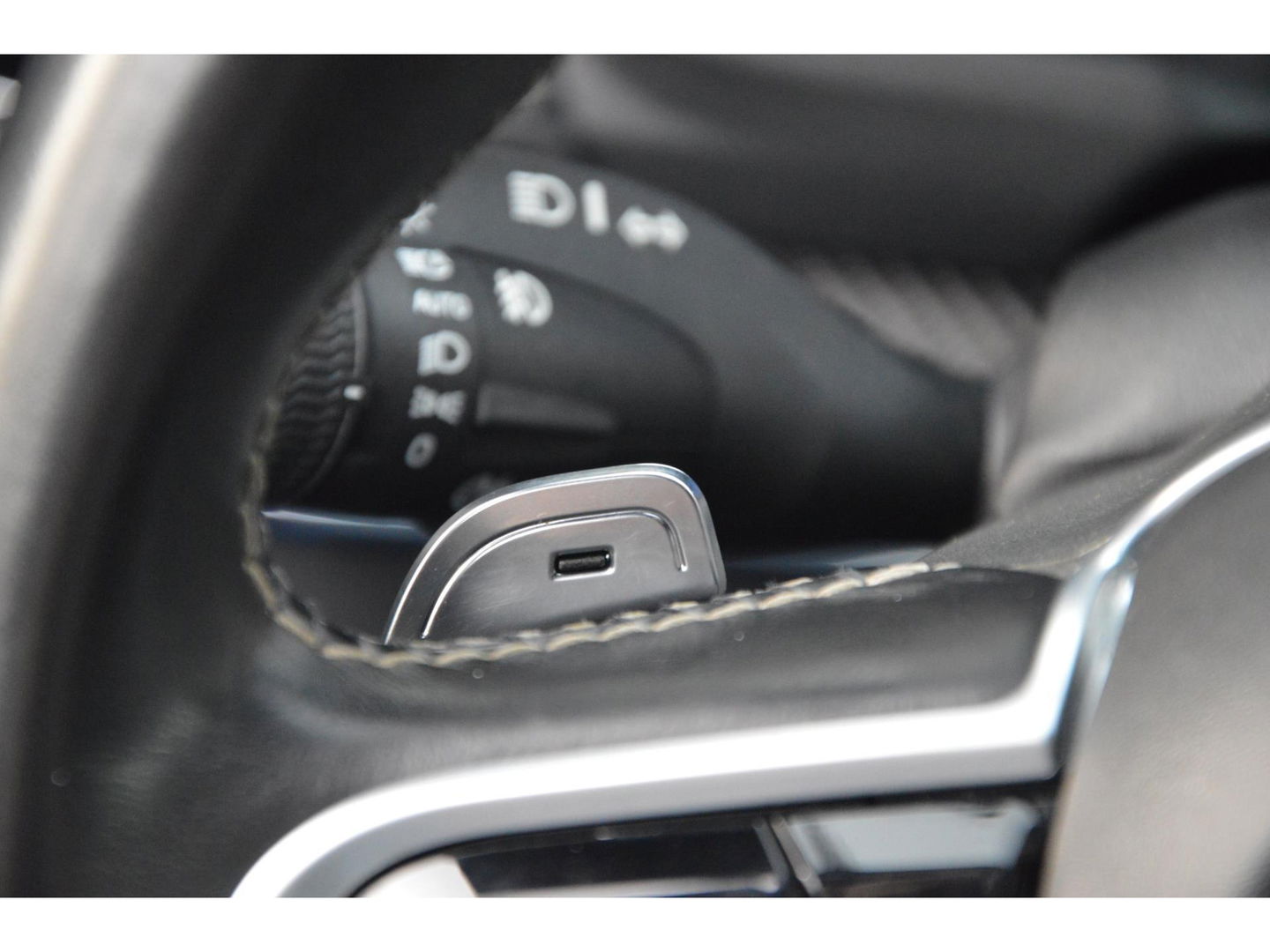 Volvo XC90 T8 Hybride R-Design | Carbon interieur | Massage stoelen | Panoramadak | 360 Camera | Head-Up Display |