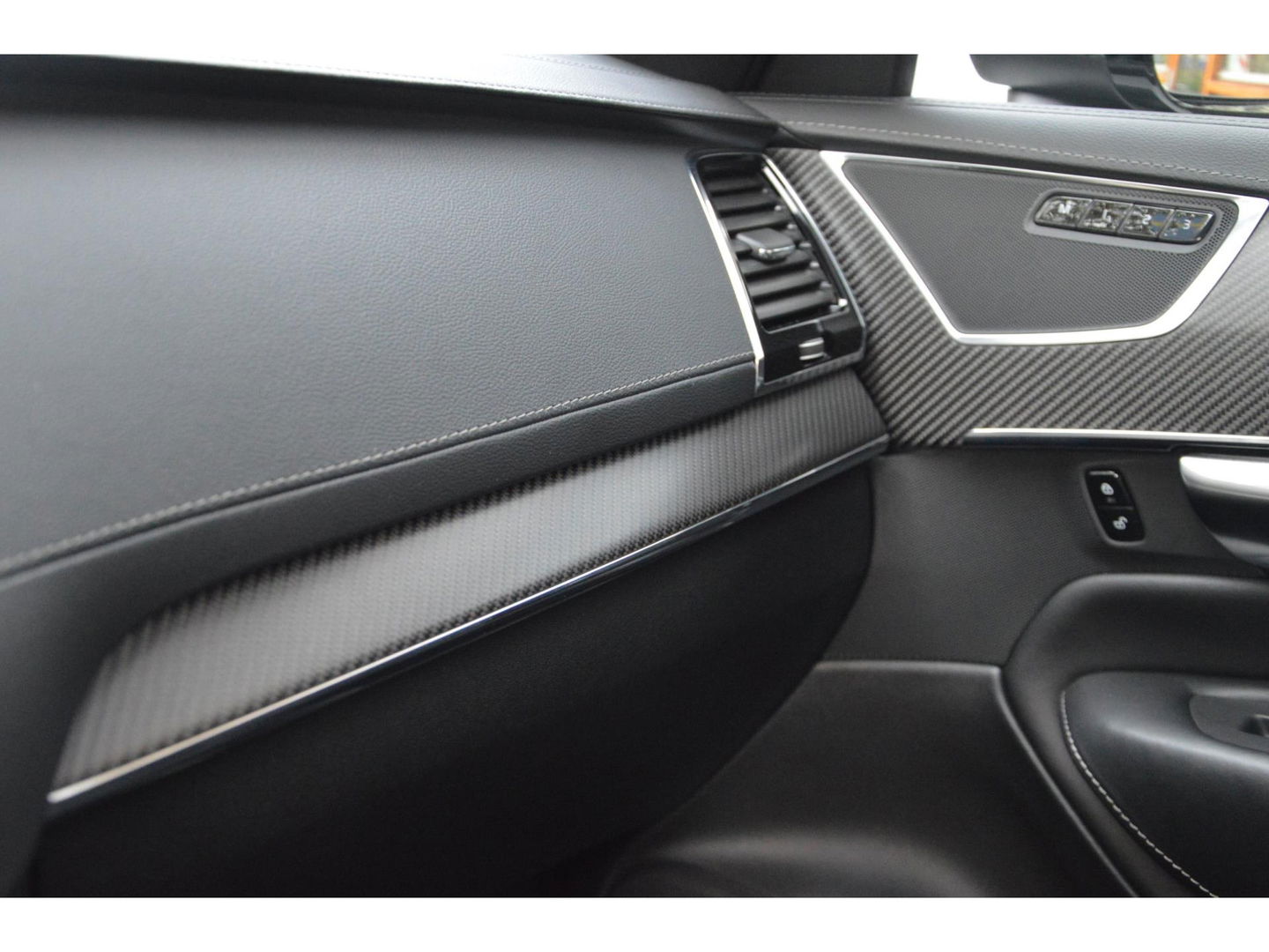 Volvo XC90 T8 Hybride R-Design | Carbon interieur | Massage stoelen | Panoramadak | 360 Camera | Head-Up Display |