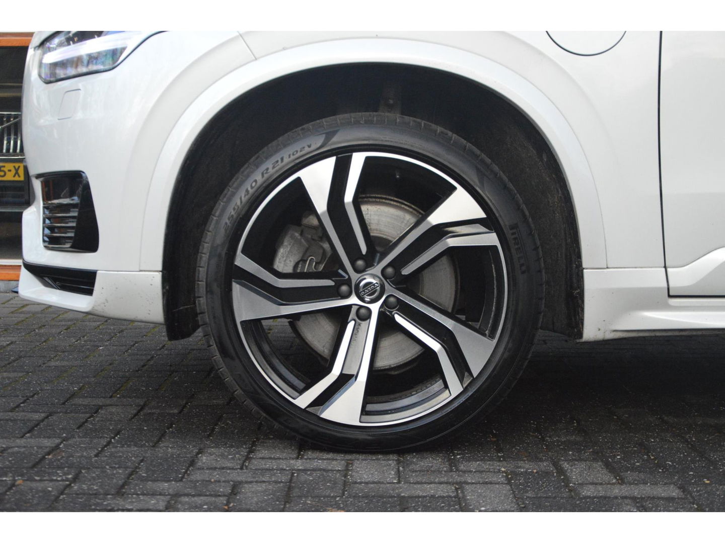 Volvo XC90 T8 Hybride R-Design | Carbon interieur | Massage stoelen | Panoramadak | 360 Camera | Head-Up Display |