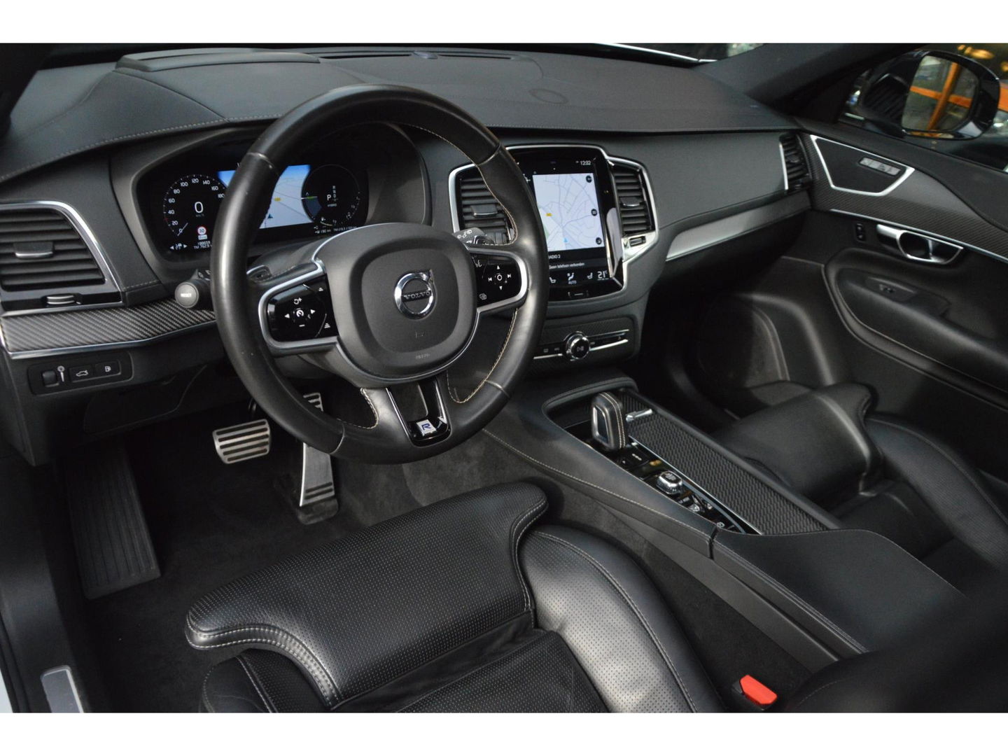 Volvo XC90 T8 Hybride R-Design | Carbon interieur | Massage stoelen | Panoramadak | 360 Camera | Head-Up Display |