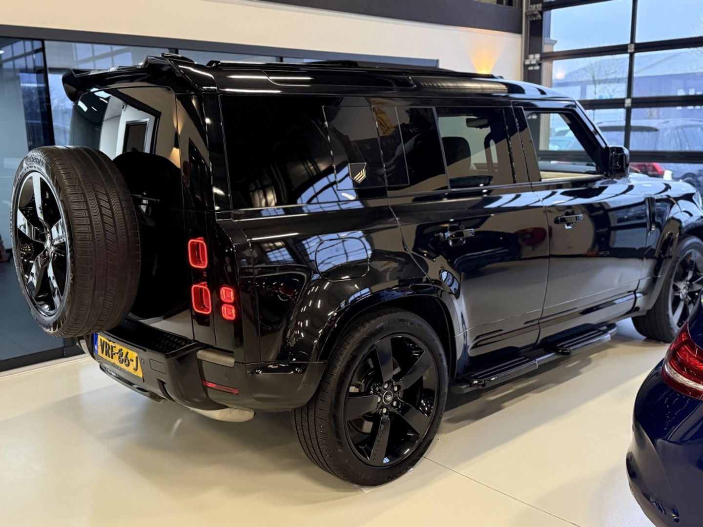 Land Rover Defender 3.0 D250 110 MHEV X-Dynamic SE Heritage Custom / grijs kenteken