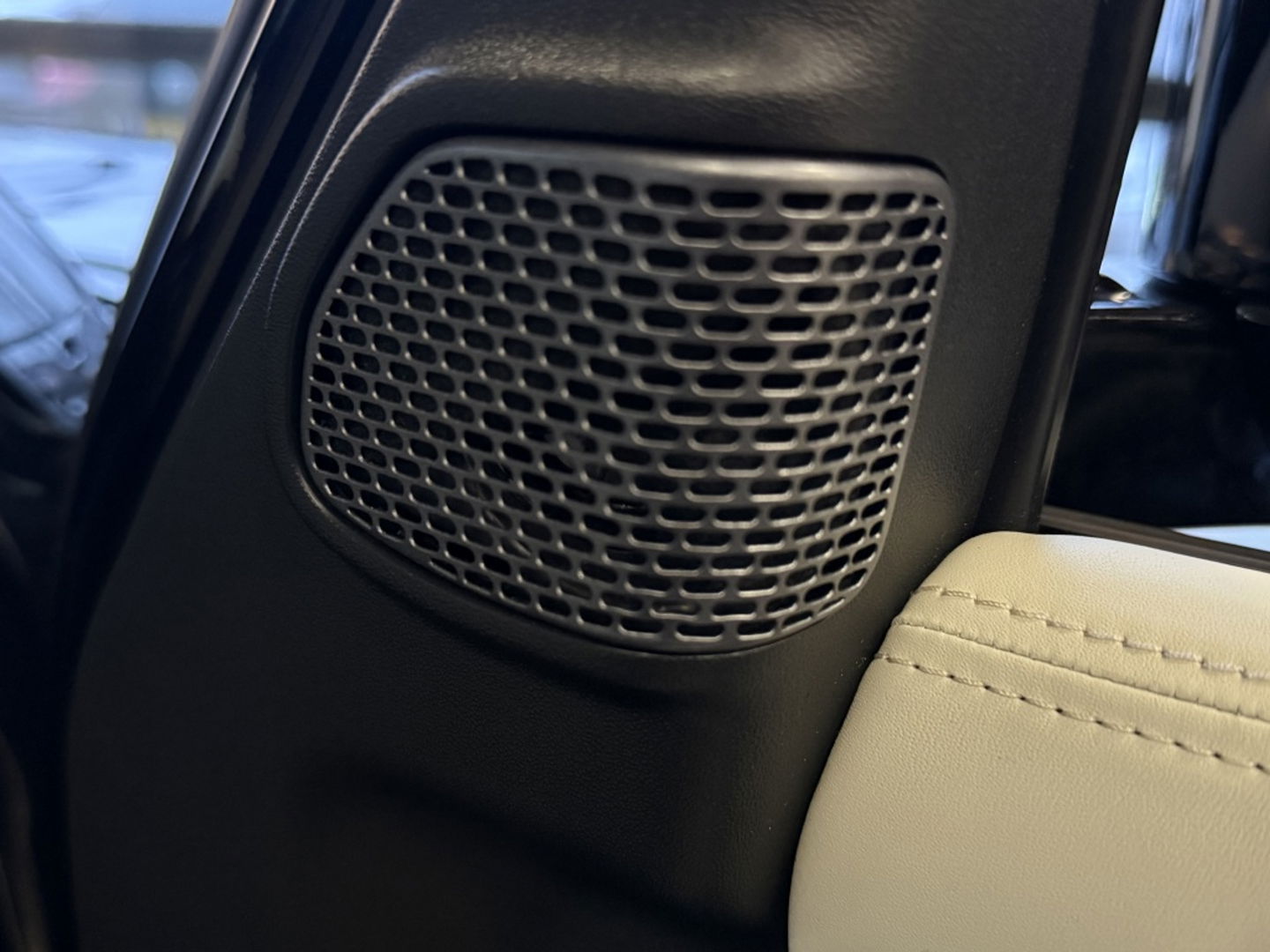 Land Rover Defender 3.0 D250 110 MHEV X-Dynamic SE Heritage Custom / grijs kenteken