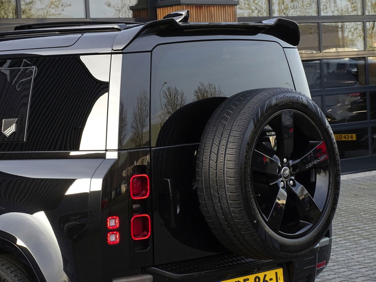 Land Rover Defender 3.0 D250 110 MHEV X-Dynamic SE Heritage Custom / grijs kenteken