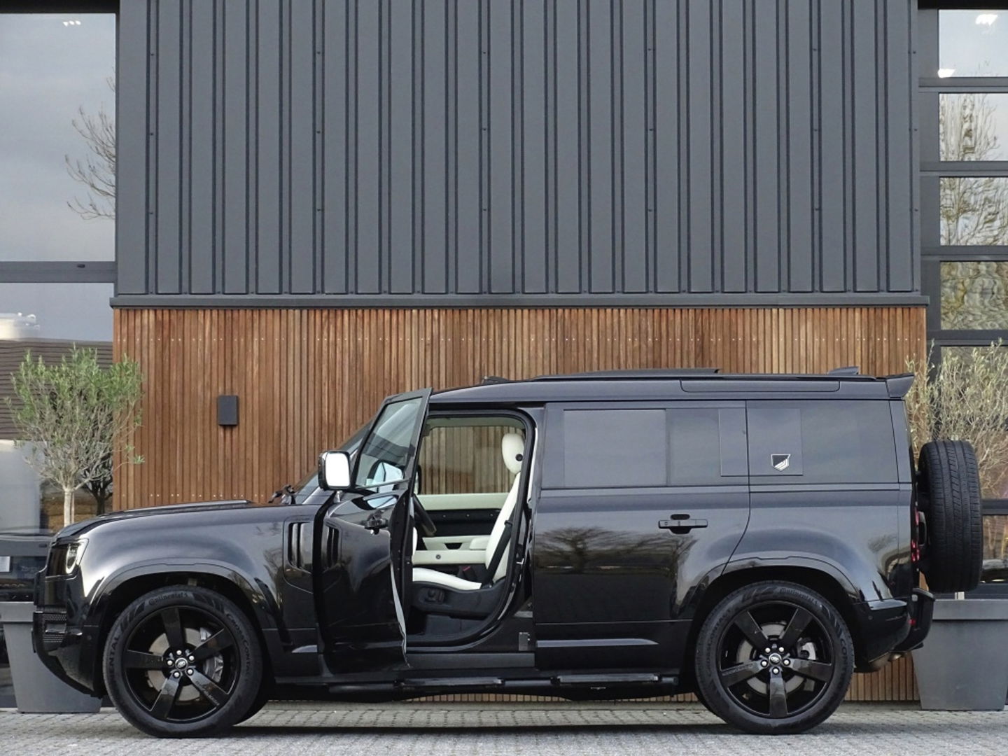 Land Rover Defender 3.0 D250 110 MHEV X-Dynamic SE Heritage Custom / grijs kenteken