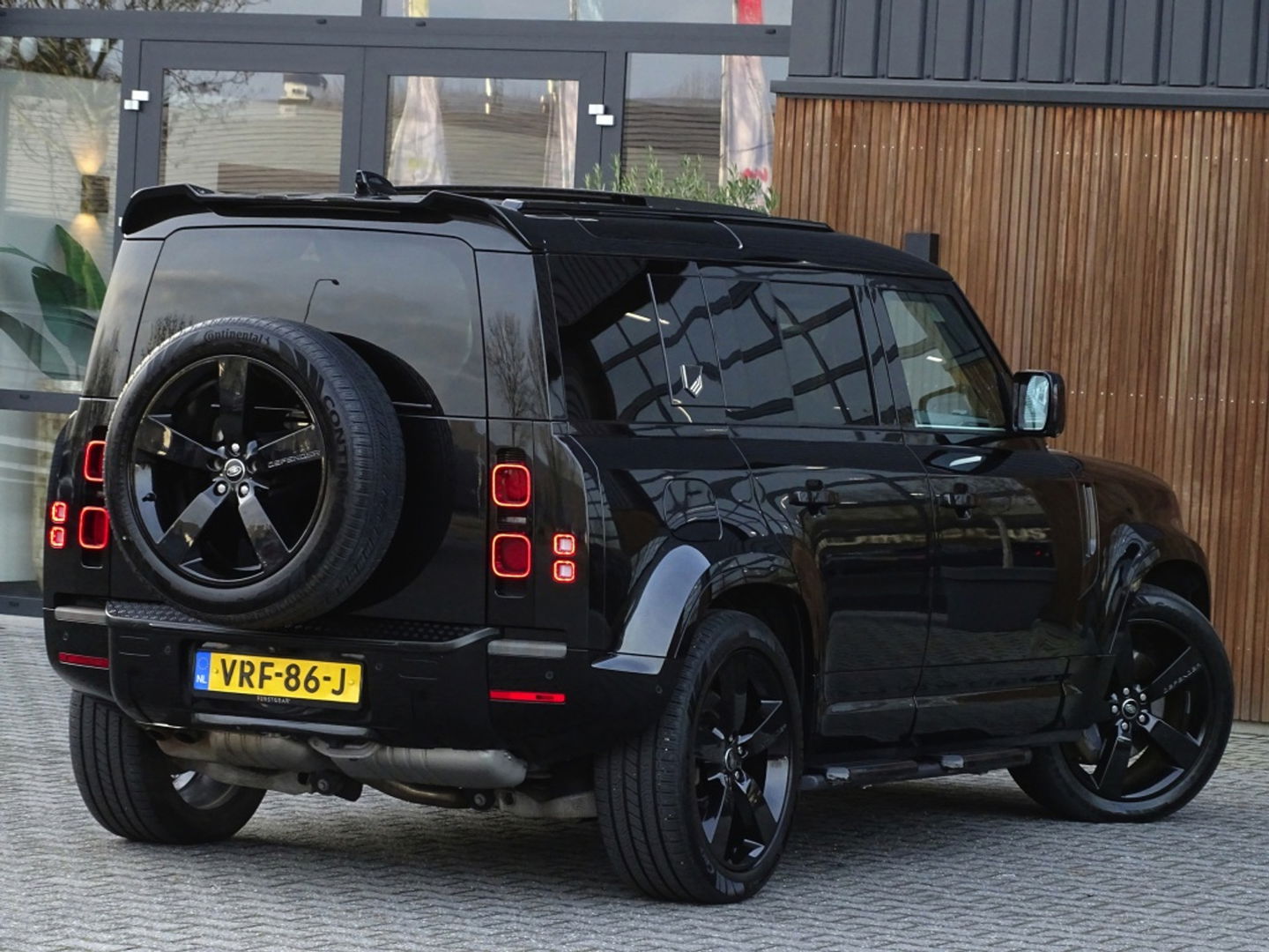 Land Rover Defender 3.0 D250 110 MHEV X-Dynamic SE Heritage Custom / grijs kenteken