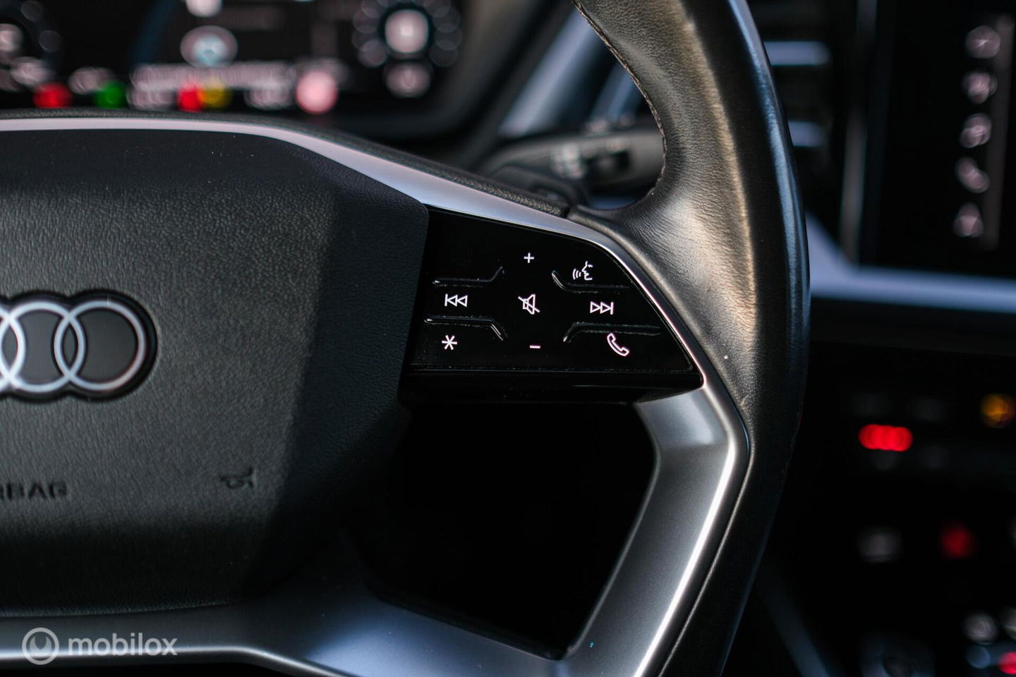 Audi Q4 Sportback e-tron 40 Advanced edition 77 kWh | Sportstoelen | Camera | ACC | NL auto NAP |