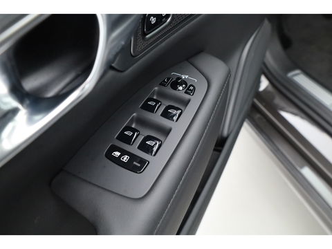 Volvo V90 2.0 T6 Plug-in hybrid AWD Ultra Dark | Pano-dak | Head-up | 360 camera | Elek. stoelen | H&K Audio |