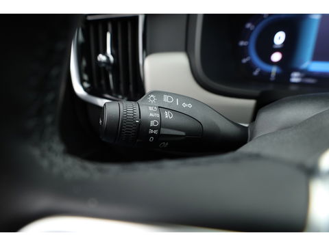 Volvo V90 2.0 T6 Plug-in hybrid AWD Ultra Dark | Pano-dak | Head-up | 360 camera | Elek. stoelen | H&K Audio |