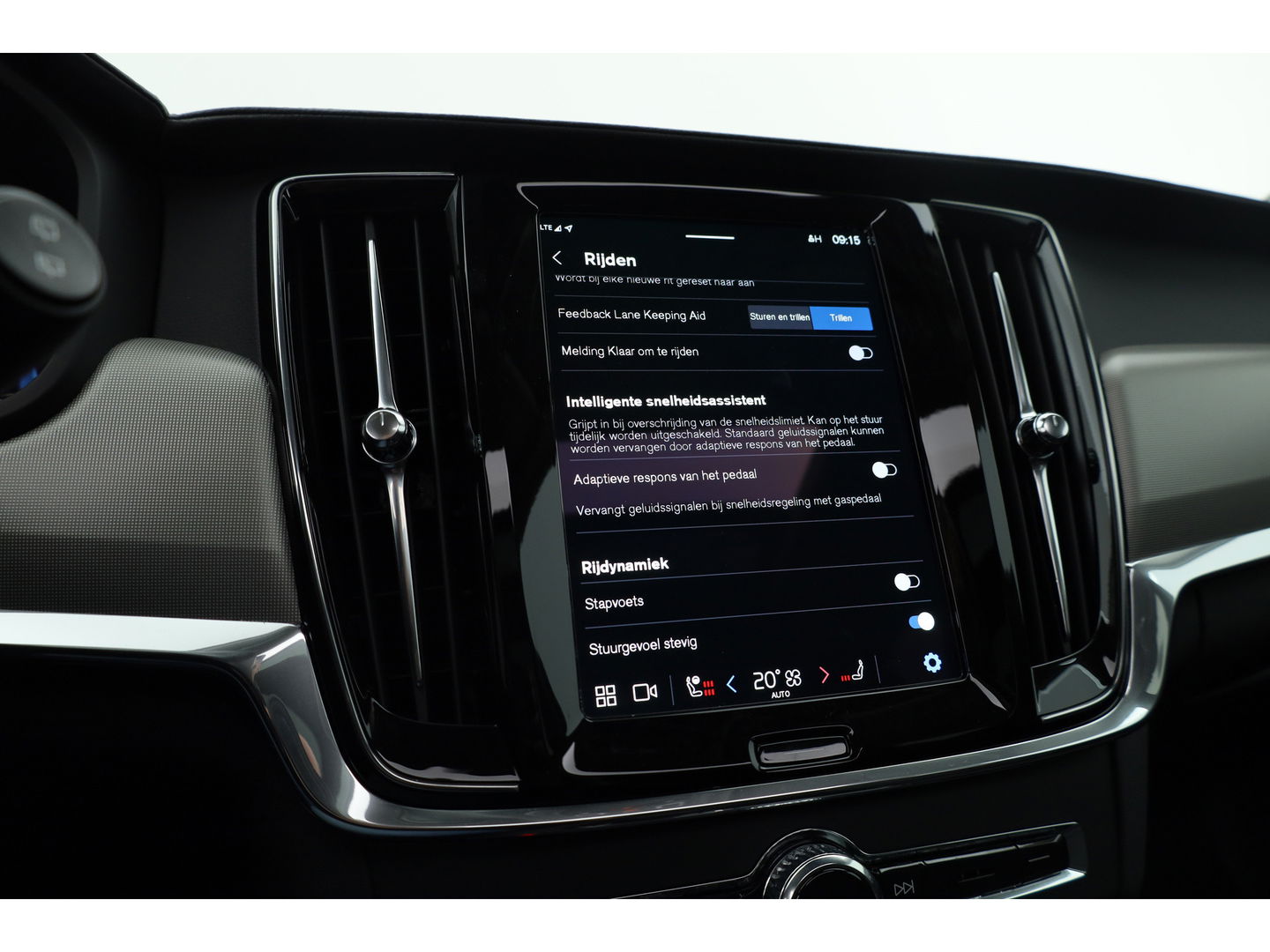 Volvo V90 2.0 T6 Plug-in hybrid AWD Ultra Dark | Pano-dak | Head-up | 360 camera | Elek. stoelen | H&K Audio |