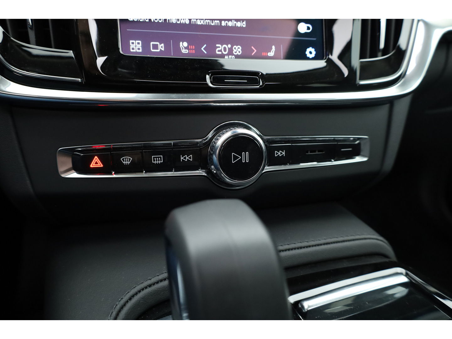 Volvo V90 2.0 T6 Plug-in hybrid AWD Ultra Dark | Pano-dak | Head-up | 360 camera | Elek. stoelen | H&K Audio |