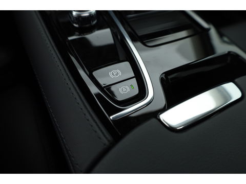 Volvo V90 2.0 T6 Plug-in hybrid AWD Ultra Dark | Pano-dak | Head-up | 360 camera | Elek. stoelen | H&K Audio |