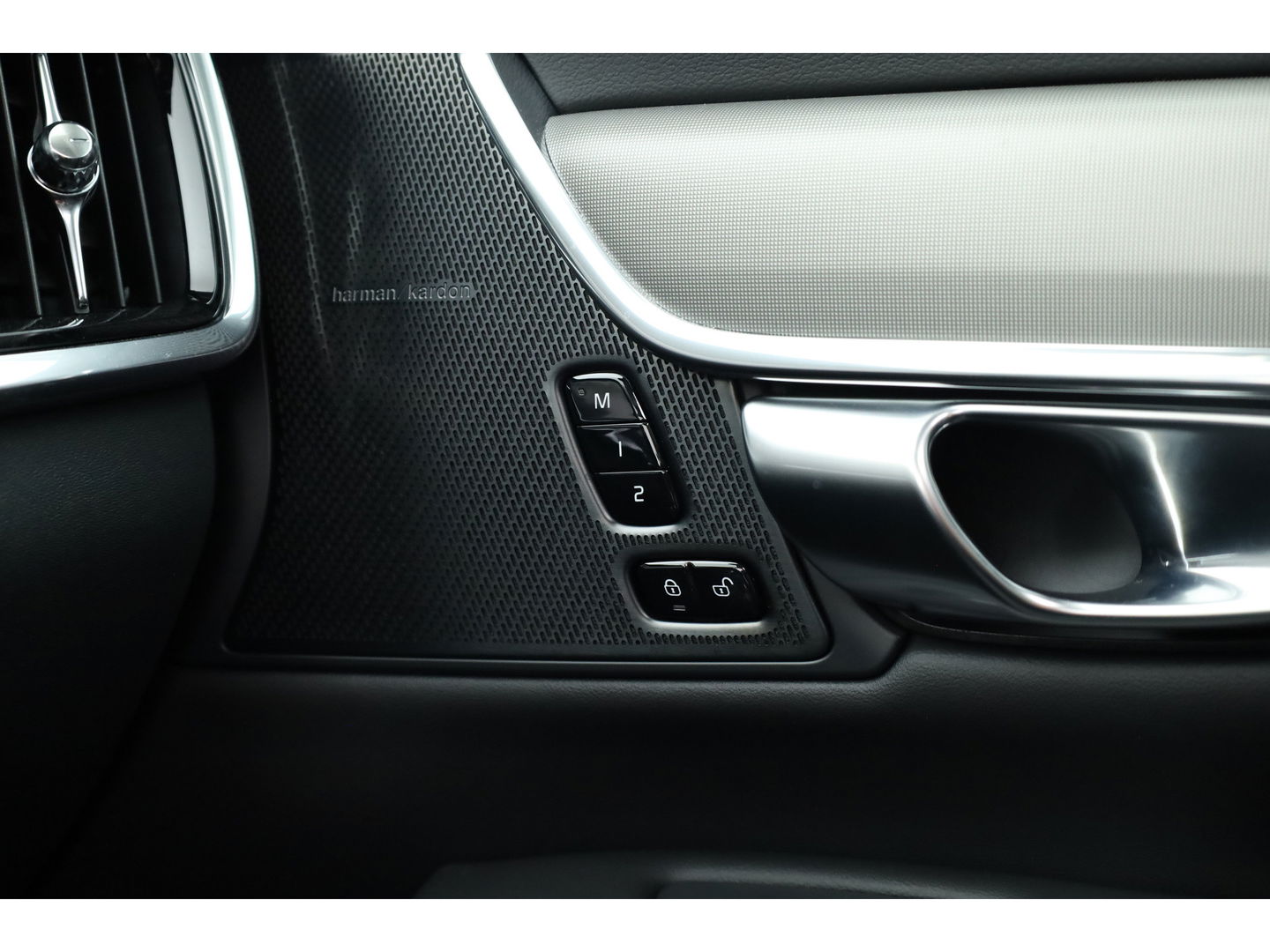 Volvo V90 2.0 T6 Plug-in hybrid AWD Ultra Dark | Pano-dak | Head-up | 360 camera | Elek. stoelen | H&K Audio |