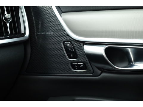 Volvo V90 2.0 T6 Plug-in hybrid AWD Ultra Dark | Pano-dak | Head-up | 360 camera | Elek. stoelen | H&K Audio |
