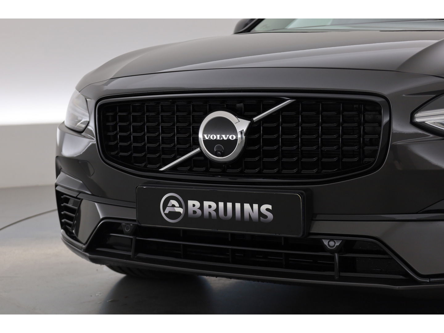 Volvo V90 2.0 T6 Plug-in hybrid AWD Ultra Dark | Pano-dak | Head-up | 360 camera | Elek. stoelen | H&K Audio |