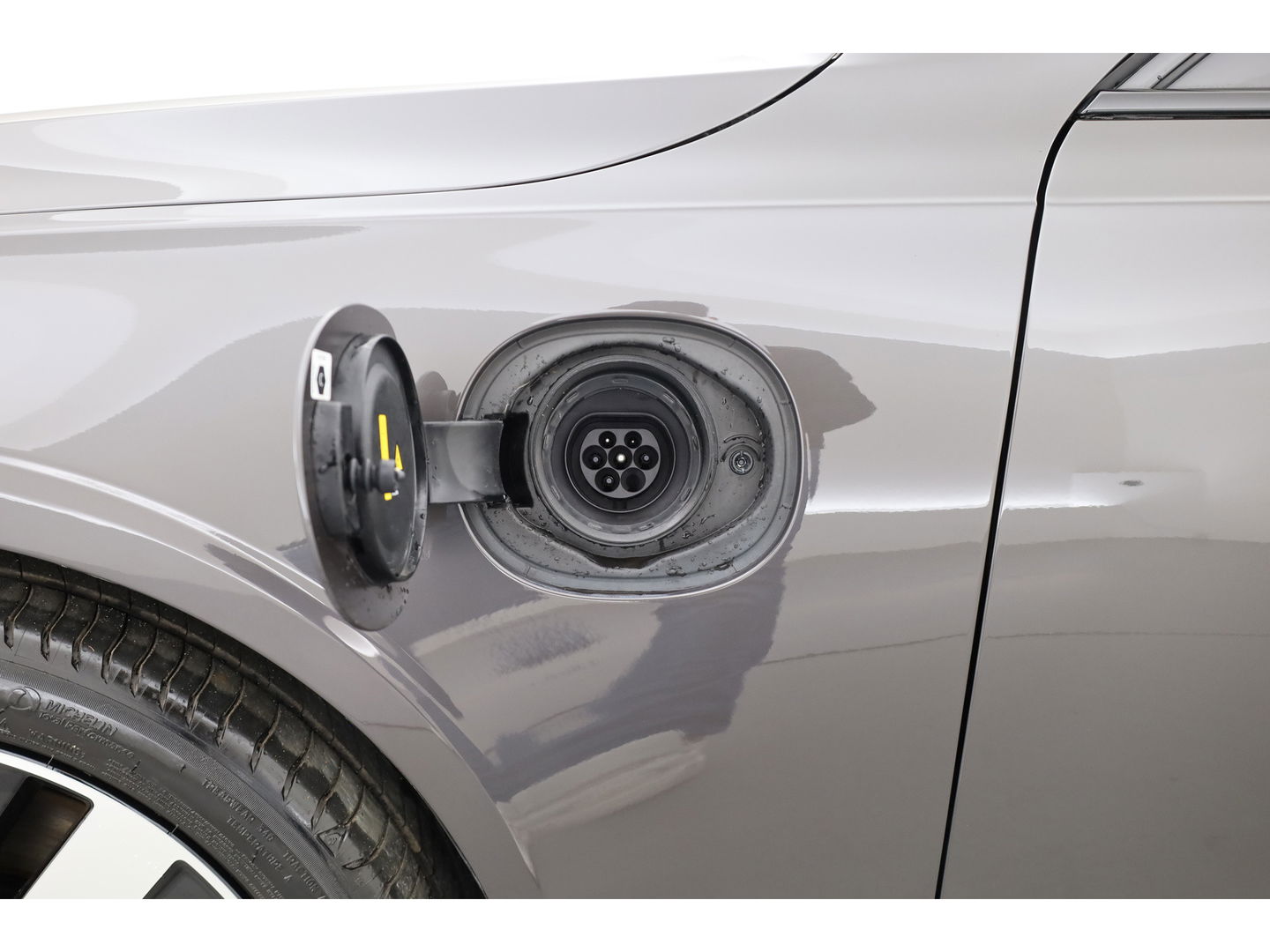 Volvo V90 2.0 T6 Plug-in hybrid AWD Ultra Dark | Pano-dak | Head-up | 360 camera | Elek. stoelen | H&K Audio |