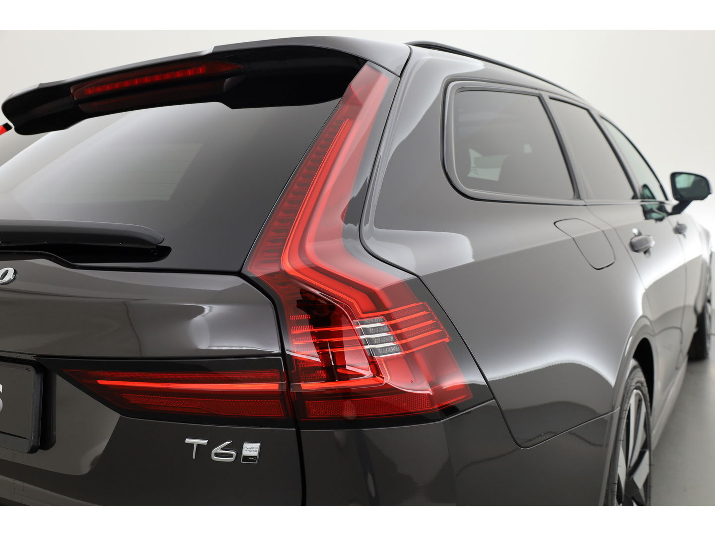 Volvo V90 2.0 T6 Plug-in hybrid AWD Ultra Dark | Pano-dak | Head-up | 360 camera | Elek. stoelen | H&K Audio |