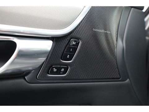 Volvo V90 2.0 T6 Plug-in hybrid AWD Ultra Dark | Pano-dak | Head-up | 360 camera | Elek. stoelen | H&K Audio |