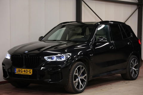 BMW X5 xDrive45e PANORAMA SKY LOUNGE TREKHAAK MASSAGE