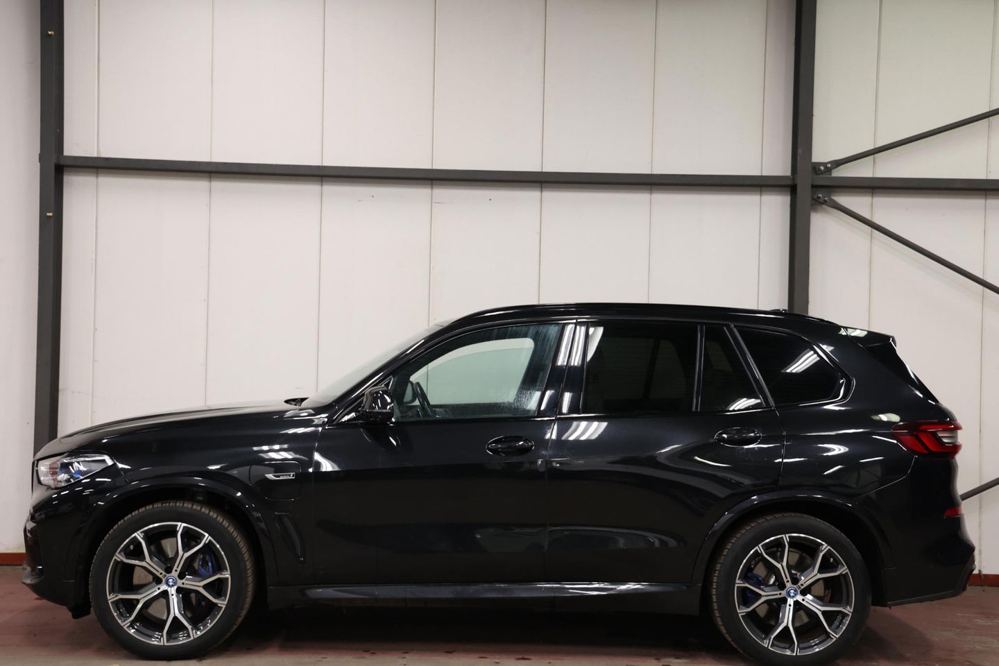 BMW X5 xDrive45e PANORAMA SKY LOUNGE TREKHAAK MASSAGE