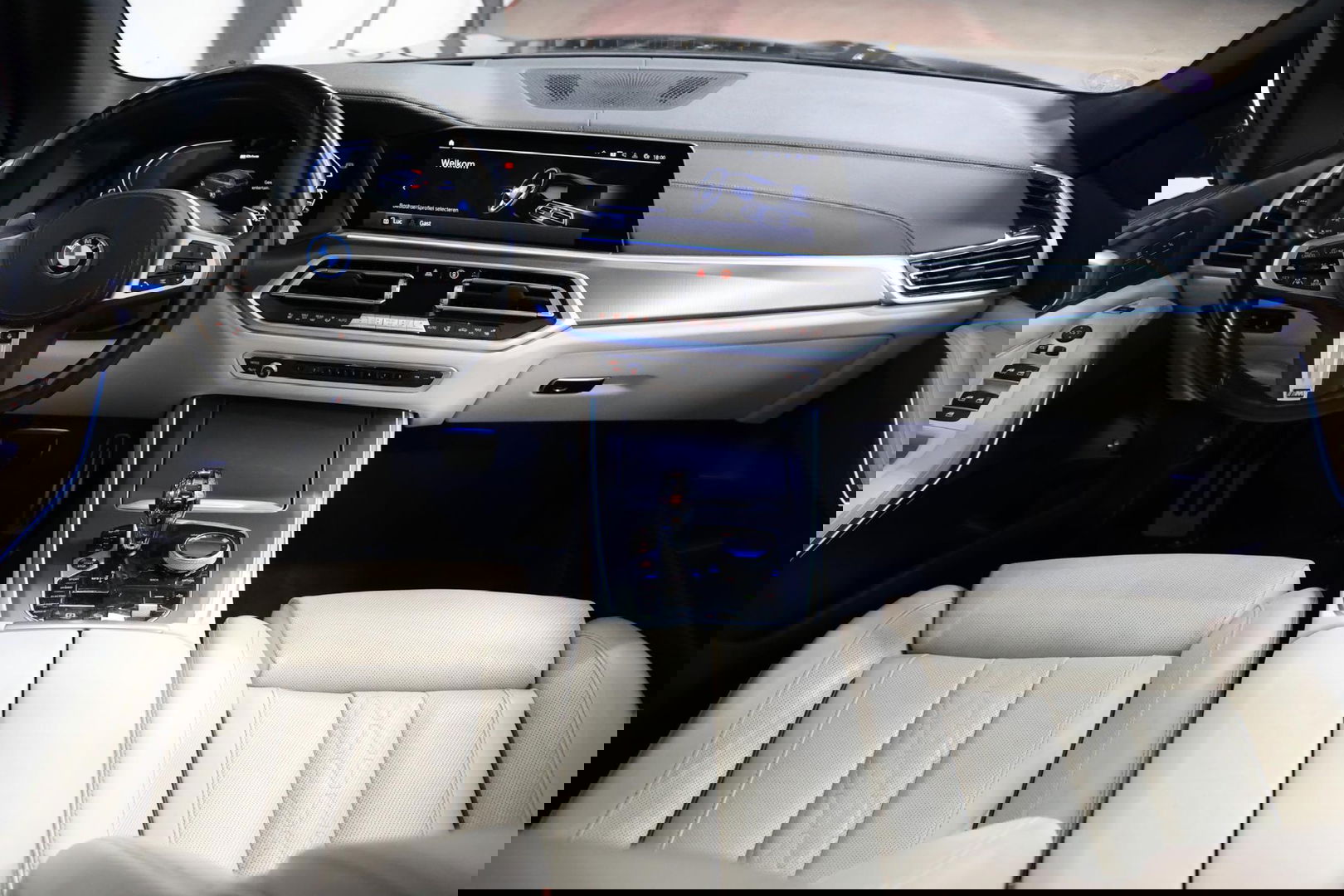 BMW X5 xDrive45e PANORAMA SKY LOUNGE TREKHAAK MASSAGE