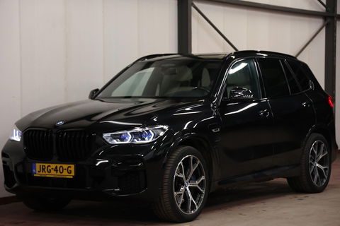 BMW X5 xDrive45e PANORAMA SKY LOUNGE TREKHAAK MASSAGE