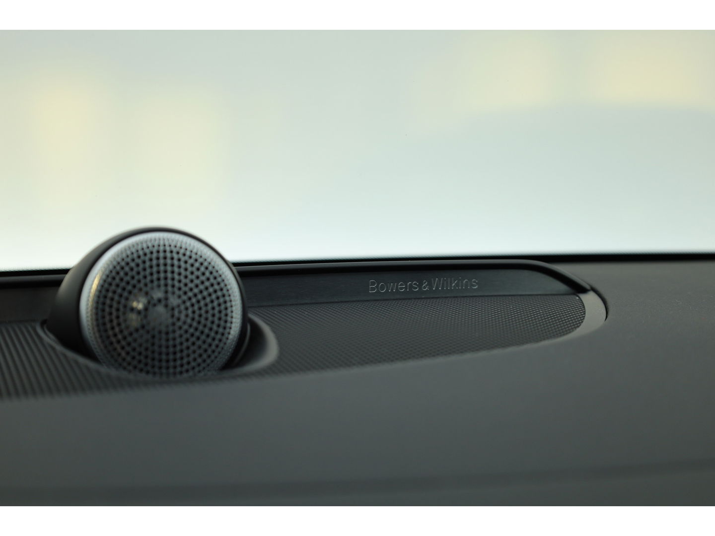 Volvo V60 2.0 T8 AWD Ultra Dark | Full Option |  Bowers & Wilkins | Massage | Trekhaak | HUD |