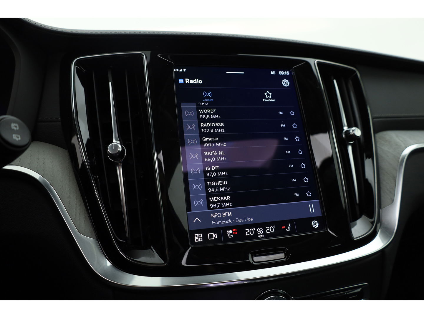 Volvo V60 2.0 T8 AWD Ultra Dark | Full Option |  Bowers & Wilkins | Massage | Trekhaak | HUD |