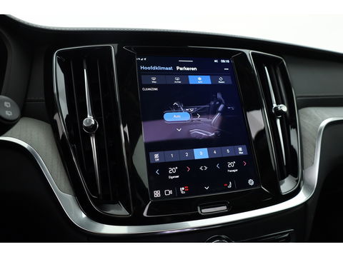 Volvo V60 2.0 T8 AWD Ultra Dark | Full Option |  Bowers & Wilkins | Massage | Trekhaak | HUD |