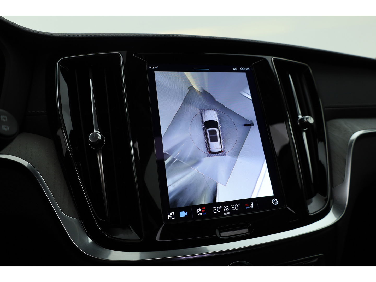 Volvo V60 2.0 T8 AWD Ultra Dark | Full Option |  Bowers & Wilkins | Massage | Trekhaak | HUD |