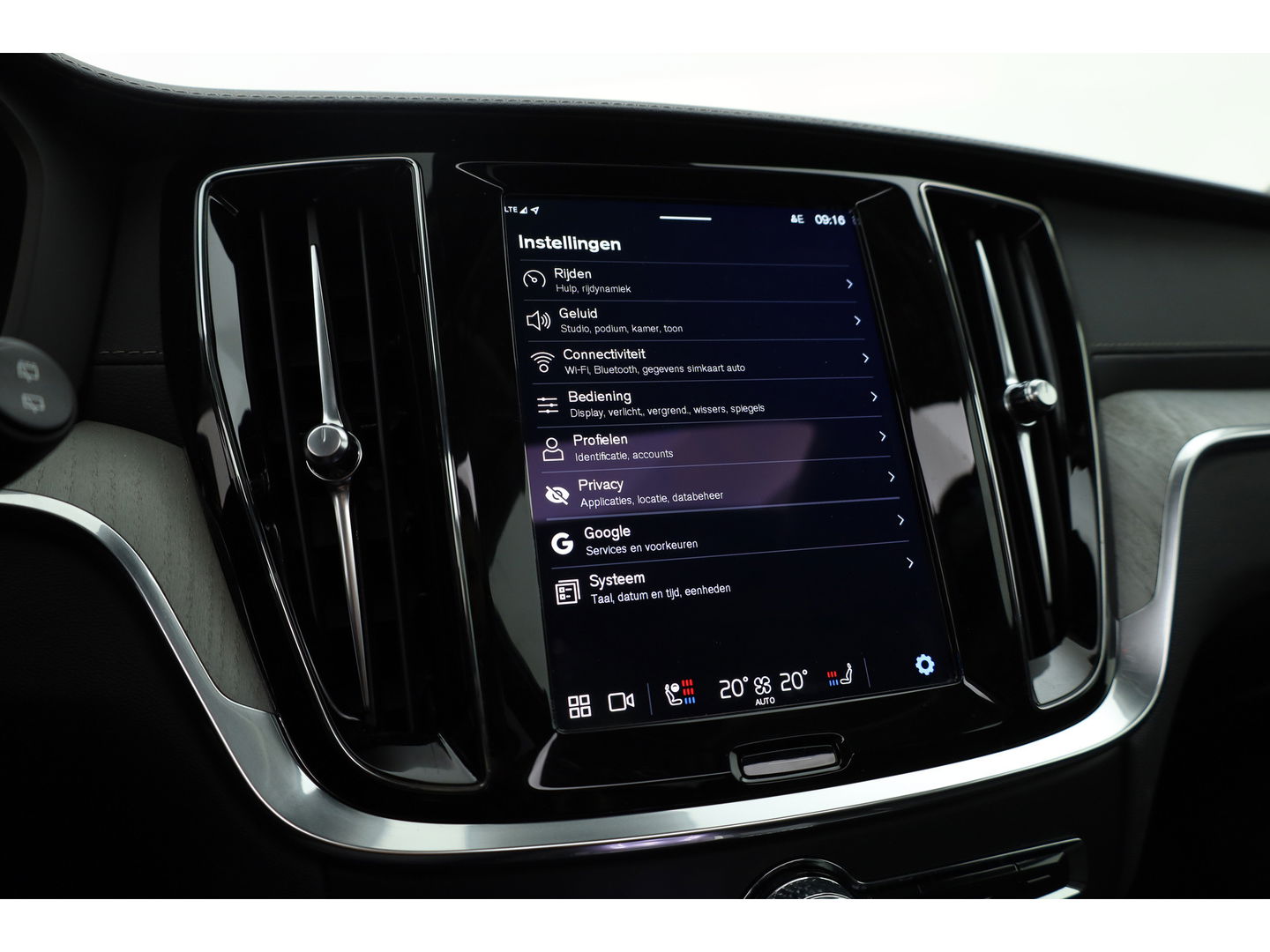 Volvo V60 2.0 T8 AWD Ultra Dark | Full Option |  Bowers & Wilkins | Massage | Trekhaak | HUD |