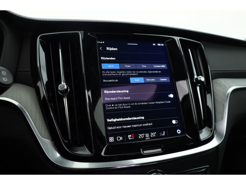 Volvo V60 2.0 T8 AWD Ultra Dark | Full Option |  Bowers & Wilkins | Massage | Trekhaak | HUD |
