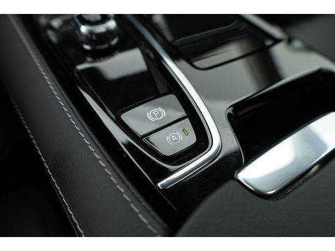 Volvo V60 2.0 T8 AWD Ultra Dark | Full Option |  Bowers & Wilkins | Massage | Trekhaak | HUD |